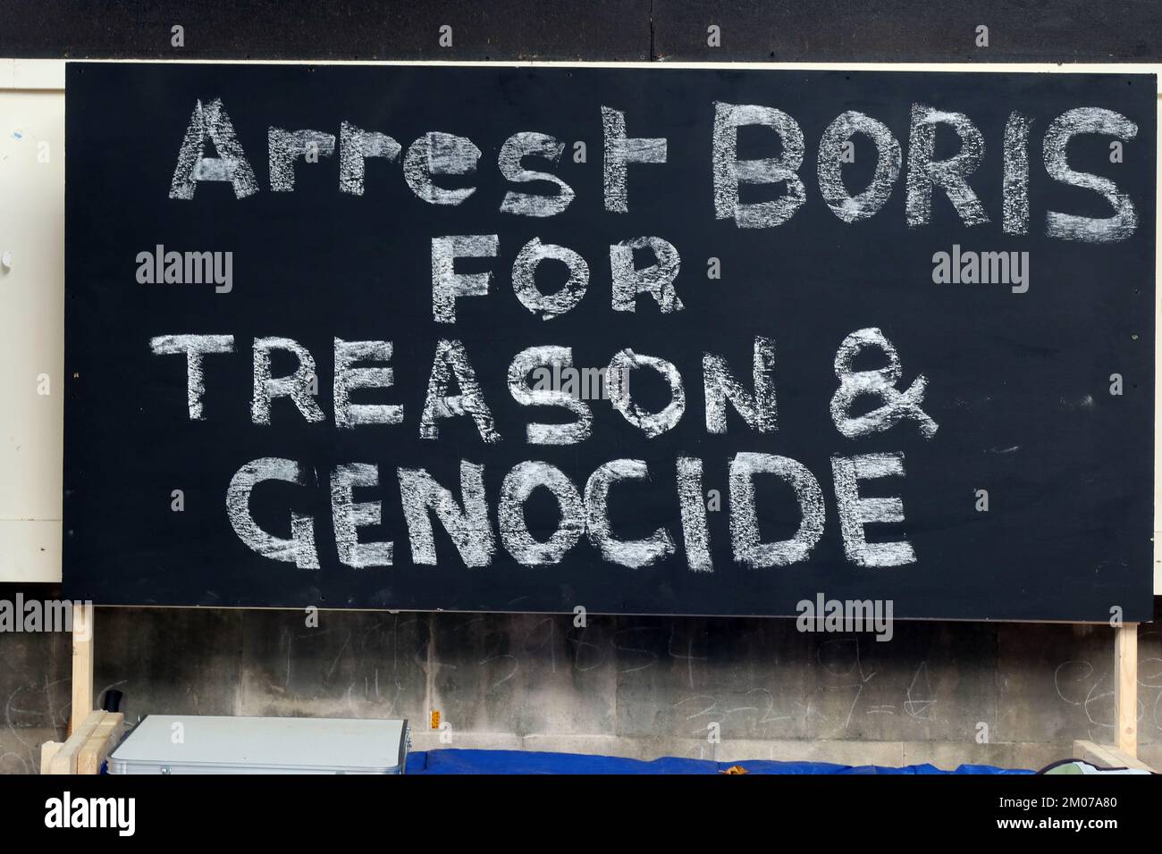 Arresto Boris per tradimento e genocidio - protesta di Whitehall, City of Westminster, Londra, Inghilterra, Regno Unito, SW1 Foto Stock