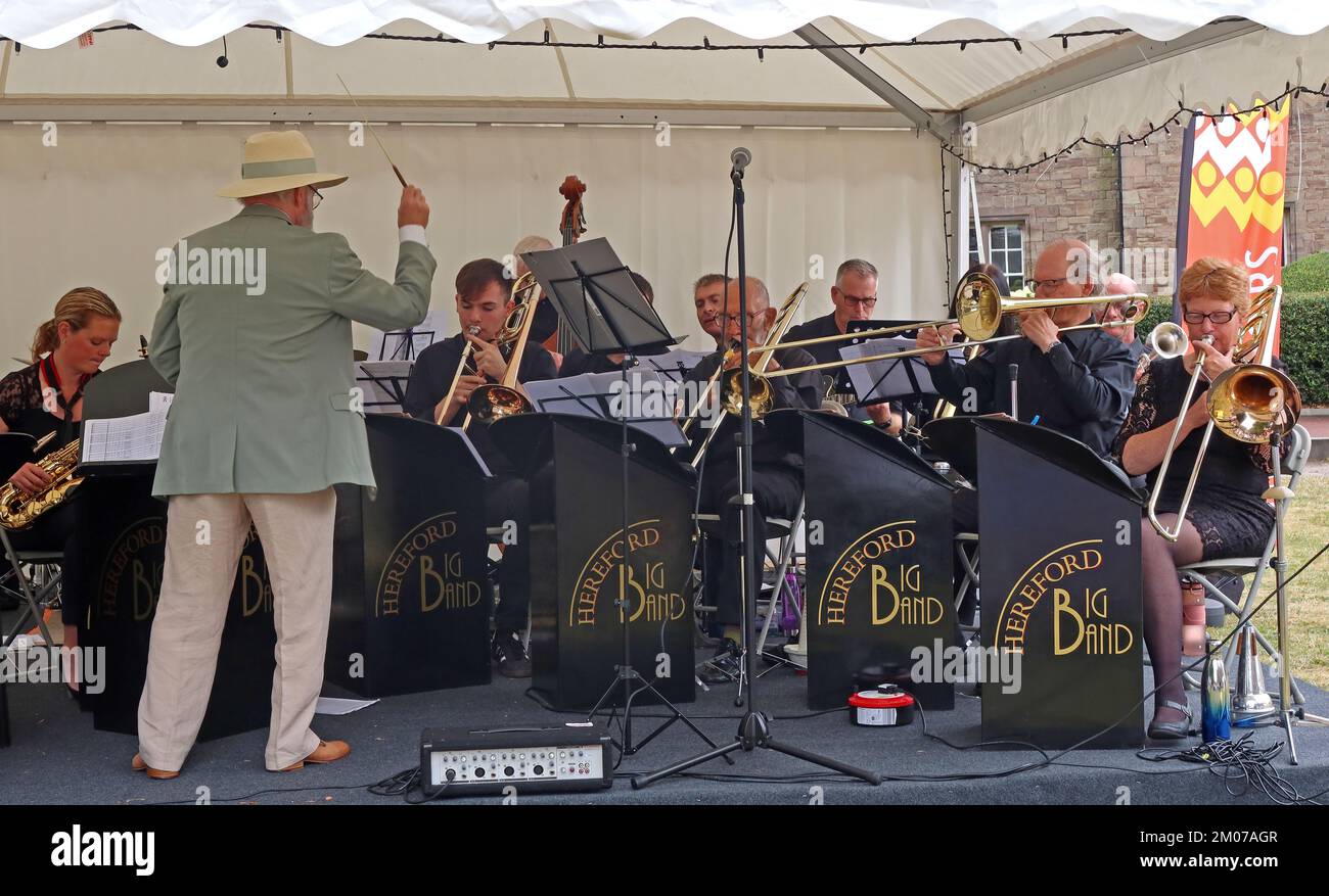 Musicisti della grande band Hereford, Cattedrale di Hereford, estate 2022, City Centre, Hereford, Herefordshire, Inghilterra, Regno Unito, HR1 2PR Foto Stock