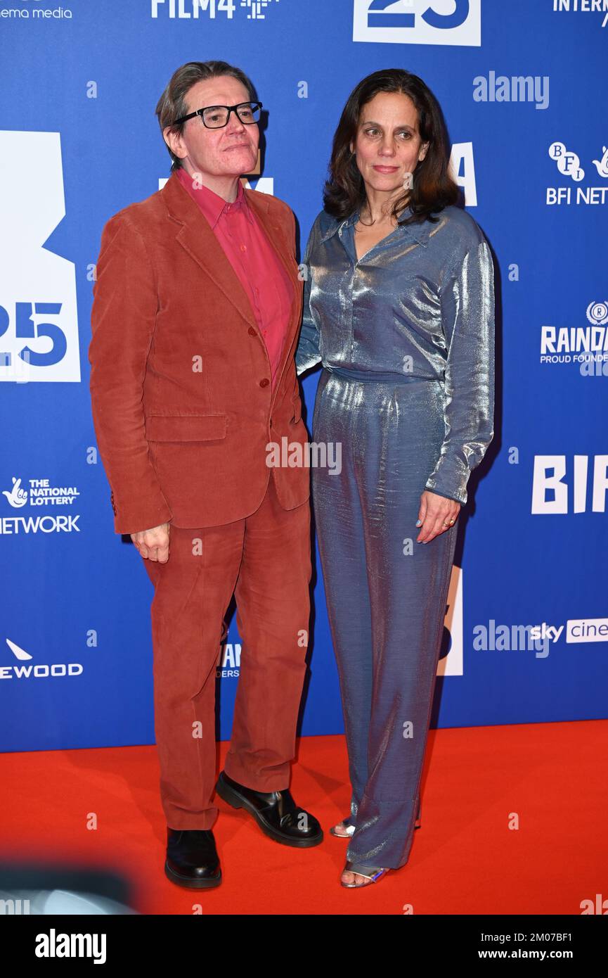 Old Billingsgate, Londra, Regno Unito. 4th dicembre 2022: Stephen Woolley e Elizabeth Karlsen parteciperanno ai British Independent Film Awards 25th. Credit: Vedi li/Picture Capital/Alamy Live News Foto Stock