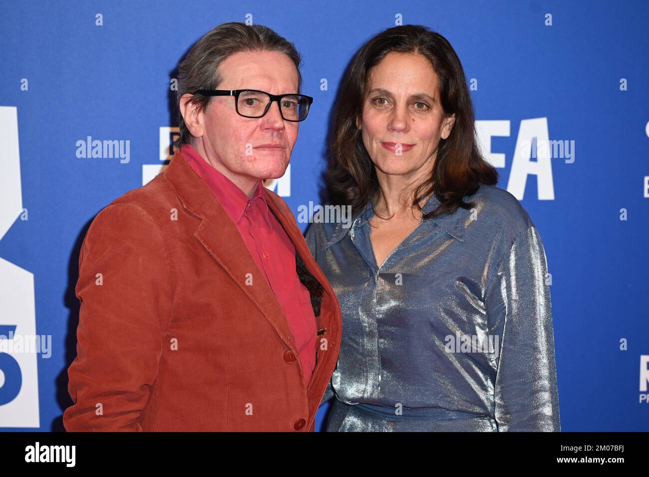 Old Billingsgate, Londra, Regno Unito. 4th dicembre 2022: Stephen Woolley e Elizabeth Karlsen parteciperanno ai British Independent Film Awards 25th. Credit: Vedi li/Picture Capital/Alamy Live News Foto Stock