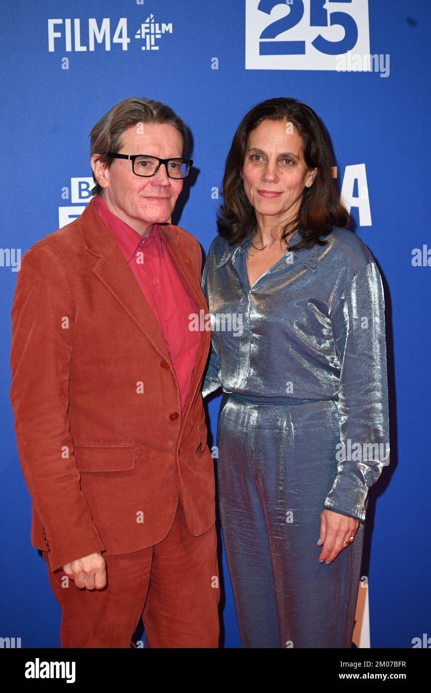 Old Billingsgate, Londra, Regno Unito. 4th dicembre 2022: Stephen Woolley e Elizabeth Karlsen parteciperanno ai British Independent Film Awards 25th. Credit: Vedi li/Picture Capital/Alamy Live News Foto Stock