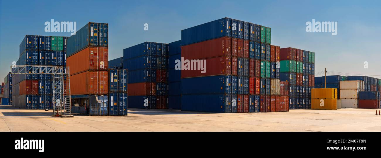 Deposito container e porto industriale. Foto Stock