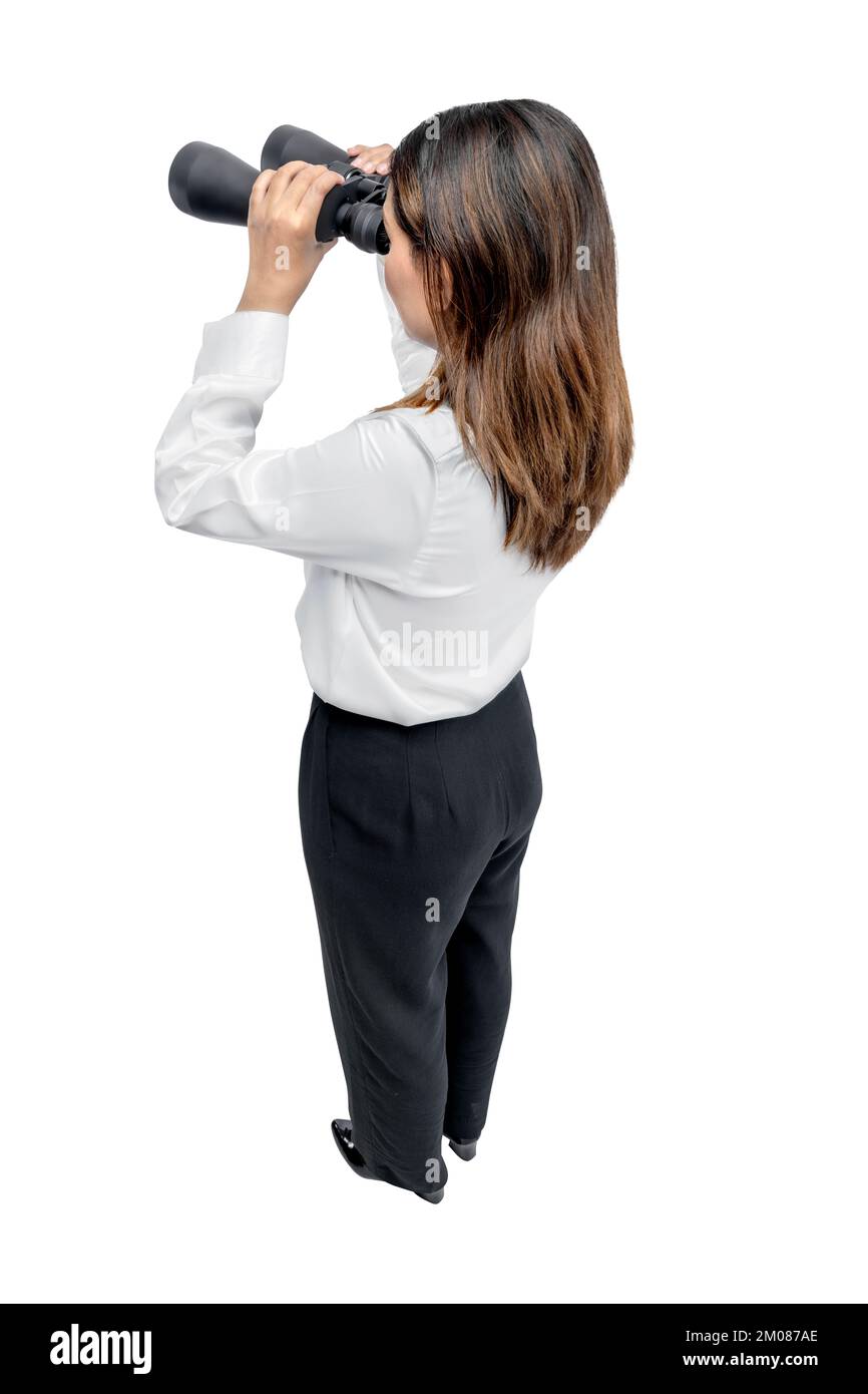 Donna d'affari asiatica che guarda attraverso binocoli isolati su sfondo bianco Foto Stock