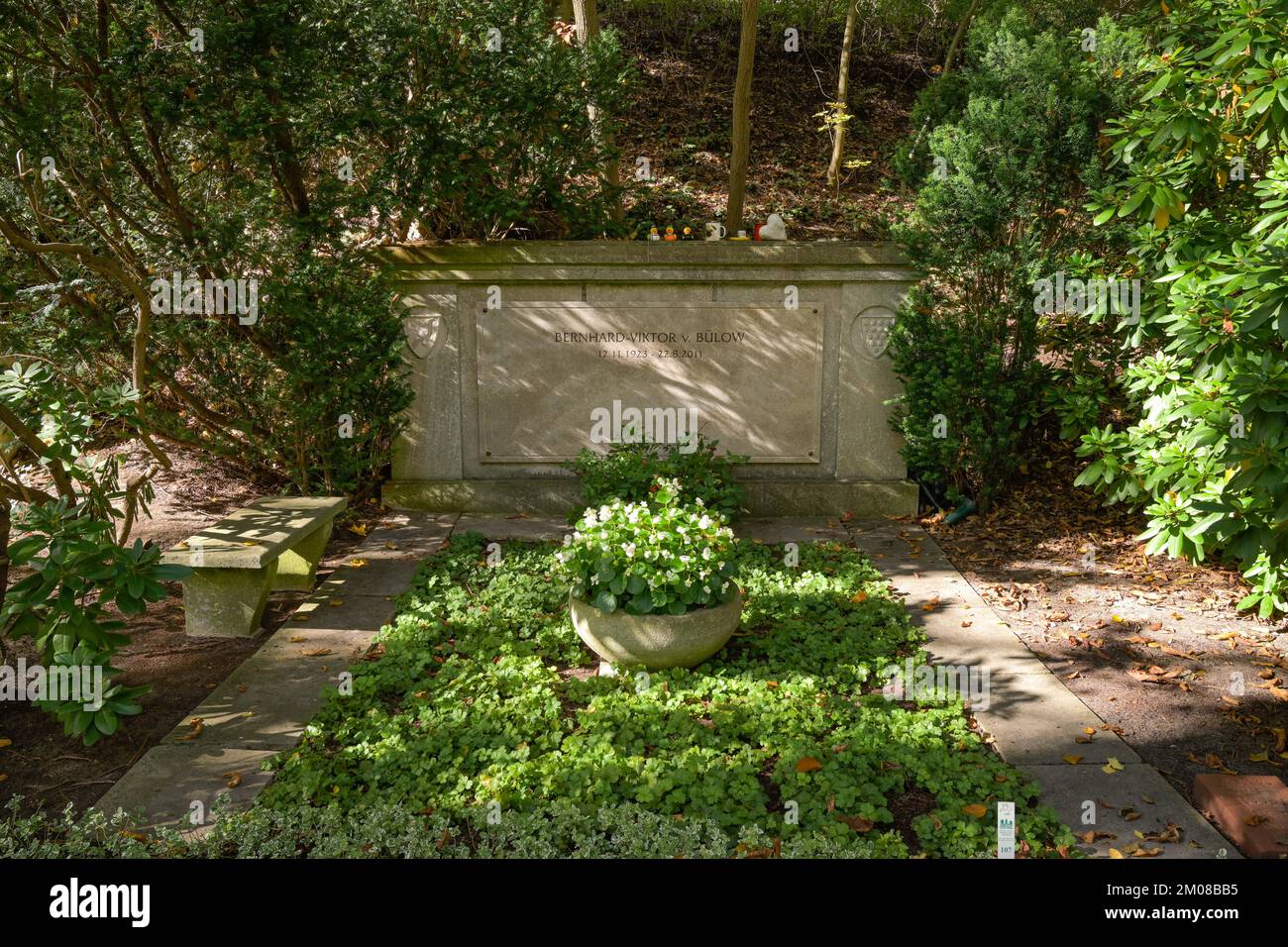 Grab Loriot, Bernhard-Viktor Christoph-Carl von Bülow, Friedhof Heerstraße, Westend, Charlottenburg-Wilmersdorf, Berlino, Germania Foto Stock