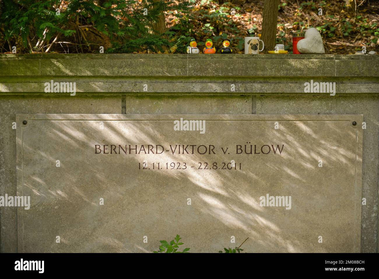 Grab Loriot, Bernhard-Viktor Christoph-Carl von Bülow, Friedhof Heerstraße, Westend, Charlottenburg-Wilmersdorf, Berlino, Germania Foto Stock