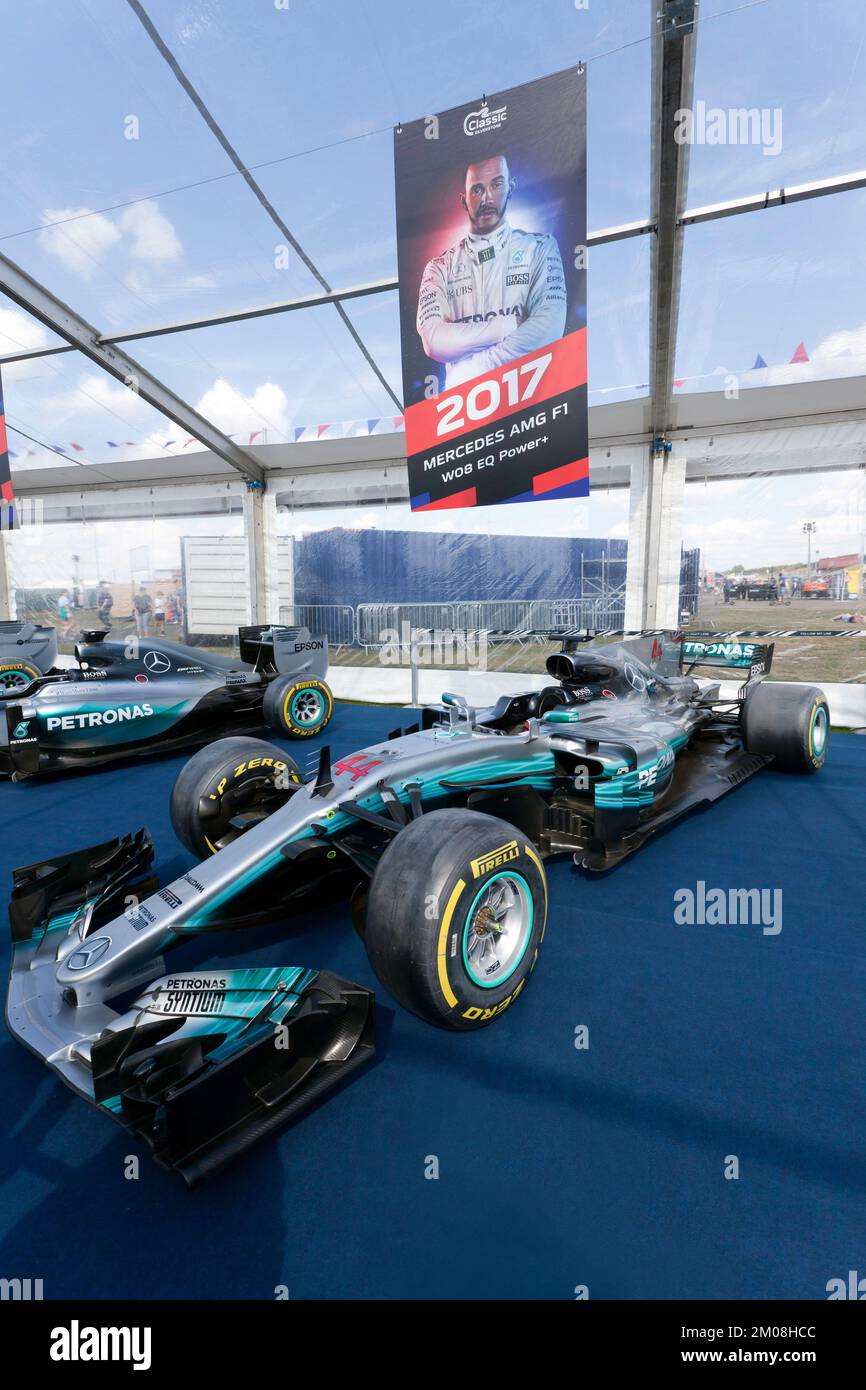 Vista di Sir Lewis Hamiltons 2017, vincitore del Campionato di Formula uno Mercedes AMG F1 W08 EQ Power+, in mostra al Silverstone Classic 2022 Foto Stock
