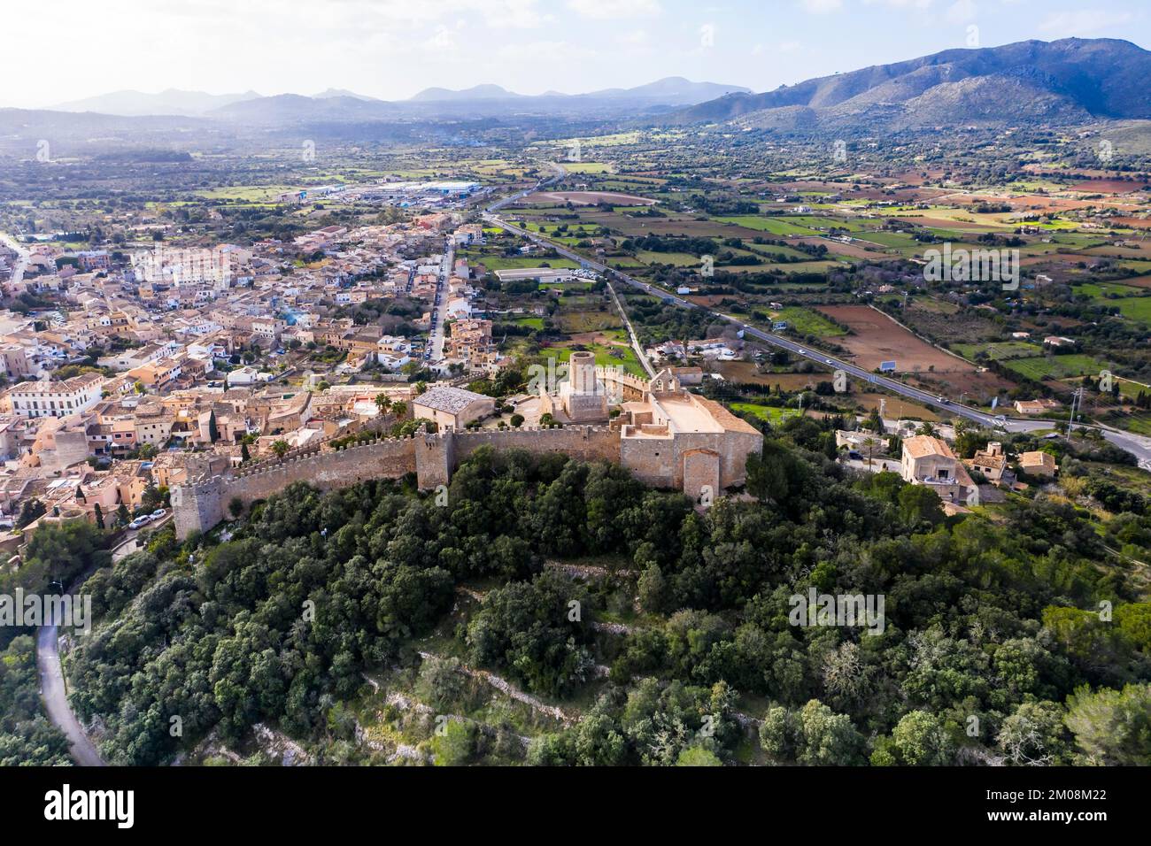 Veduta aerea, Castell de Capdepera, nel villaggio di Capdepera, Maiorca, Isole Baleari, Spagna, Europa Foto Stock