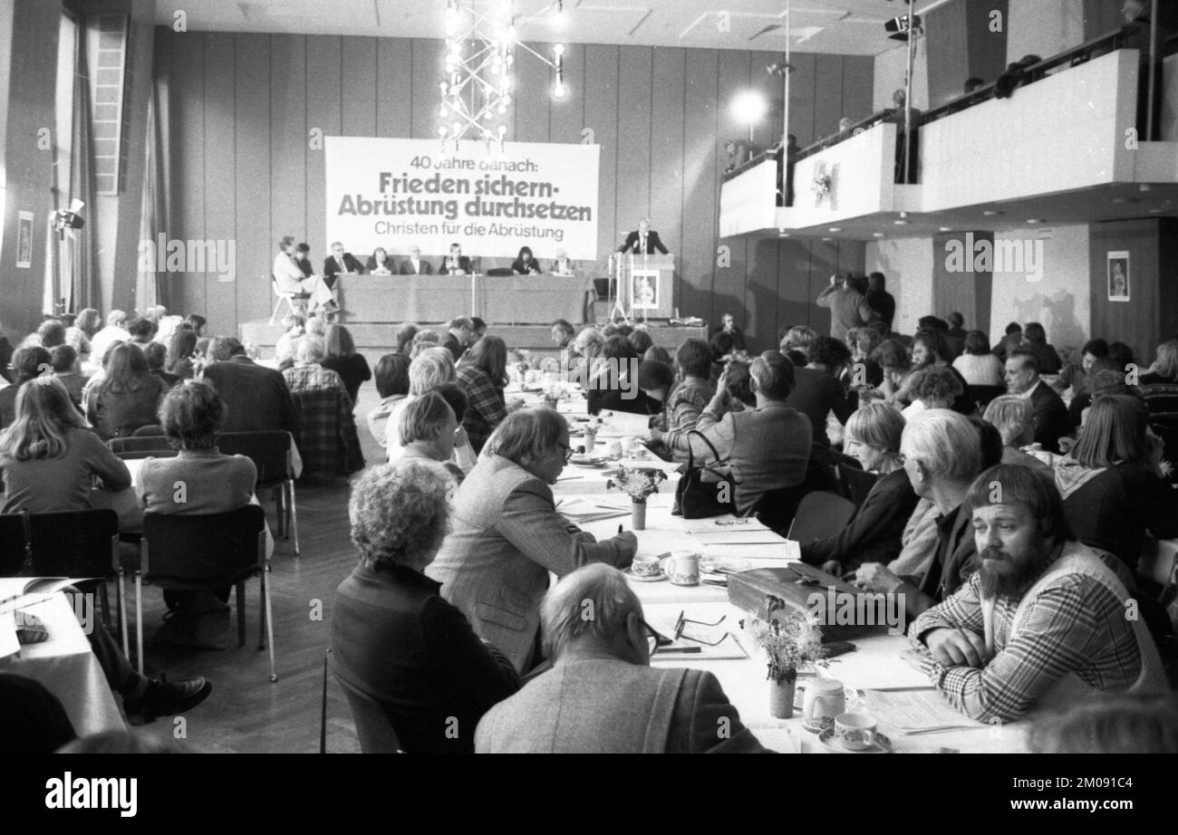 Cristiani della Repubblica Federale di Germania si sono incontrati per una conferenza sui cristiani per il disarmo a Dortmund, Germania, il 17.11.1979 Foto Stock