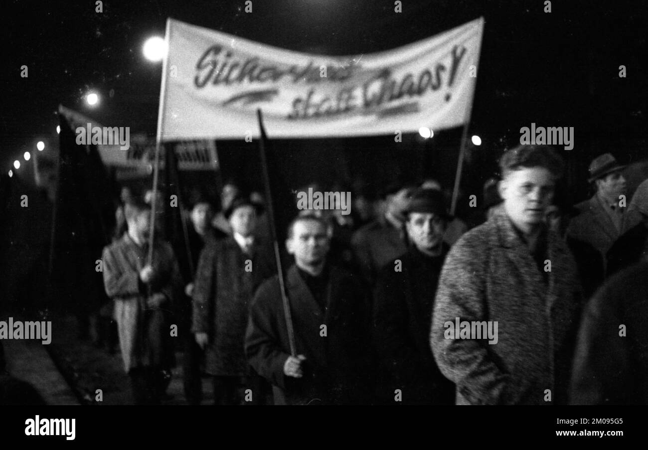 I minatori e i dipendenti della colleria Möller-Rheinbaben di Bottrop e Gladbeck dimostrarono nel 1967 per la conservazione dei loro lavori, ma senza avai Foto Stock