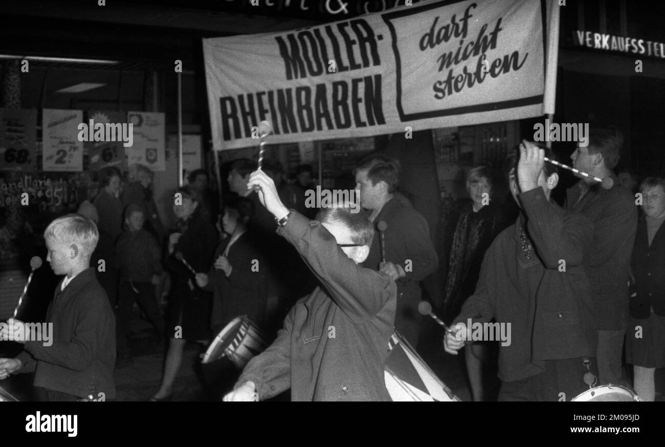 I minatori e i dipendenti della colleria Möller-Rheinbaben di Bottrop e Gladbeck dimostrarono nel 1967 per la conservazione dei loro lavori, ma senza avai Foto Stock