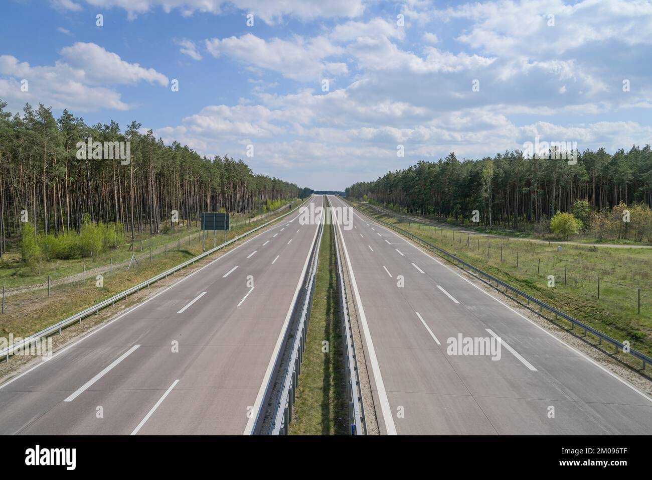 Leere Autobahn A 24 nahe Neustadt-Glewes, Mecklenburg-Vorpommern, Deutschland Foto Stock