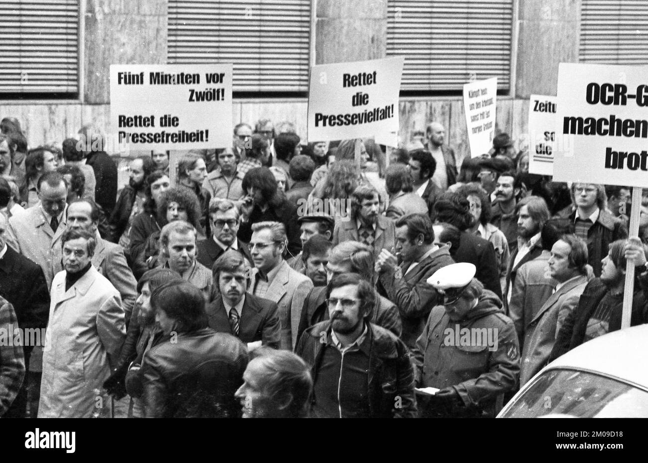 Diverse centinaia di giornalisti e dipendenti delle case editrici dei giornali WAZ (Westdeutsche Allgemeine Zeitung) e NRZ (Neue Ruhr-Zeitung) Foto Stock