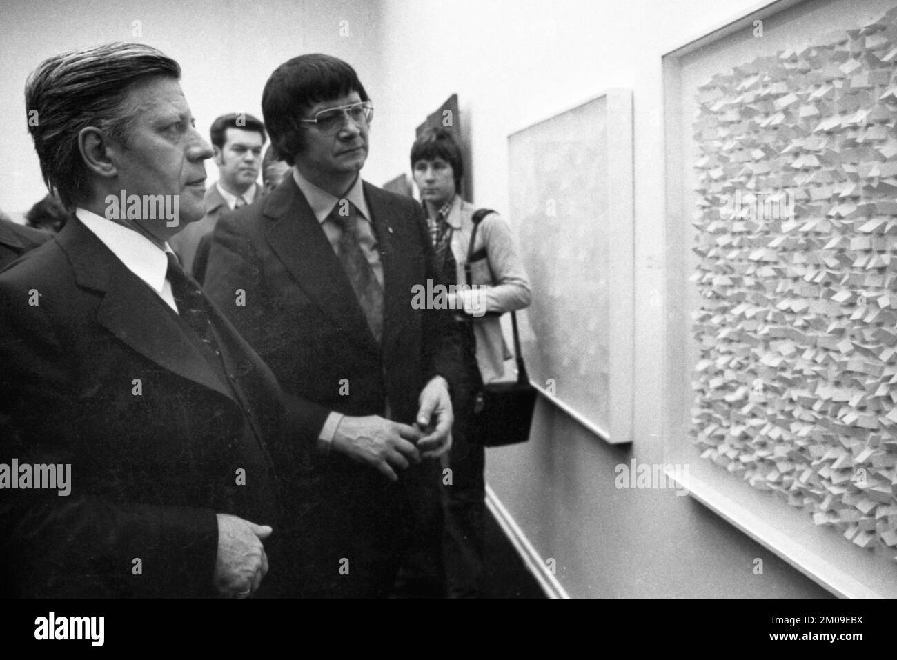 Il cancelliere federale Helmut Schmidt ha aperto una mostra d'arte al Museo Ostwall di Dortmund il 11,4.1975, Germania, Europa Foto Stock