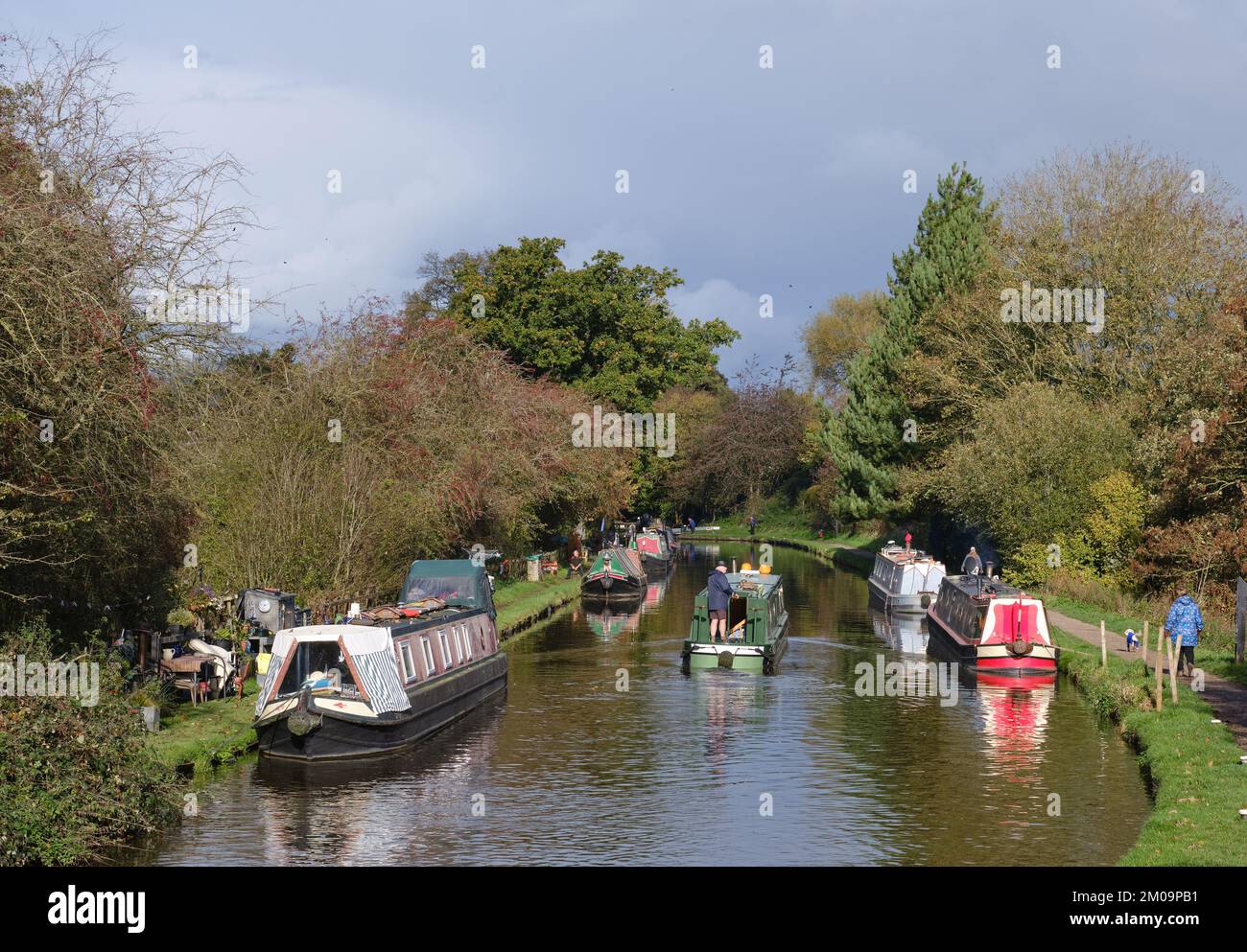 Barche strette sul canale Shropshire Union a Audlem, Cheshire Foto Stock