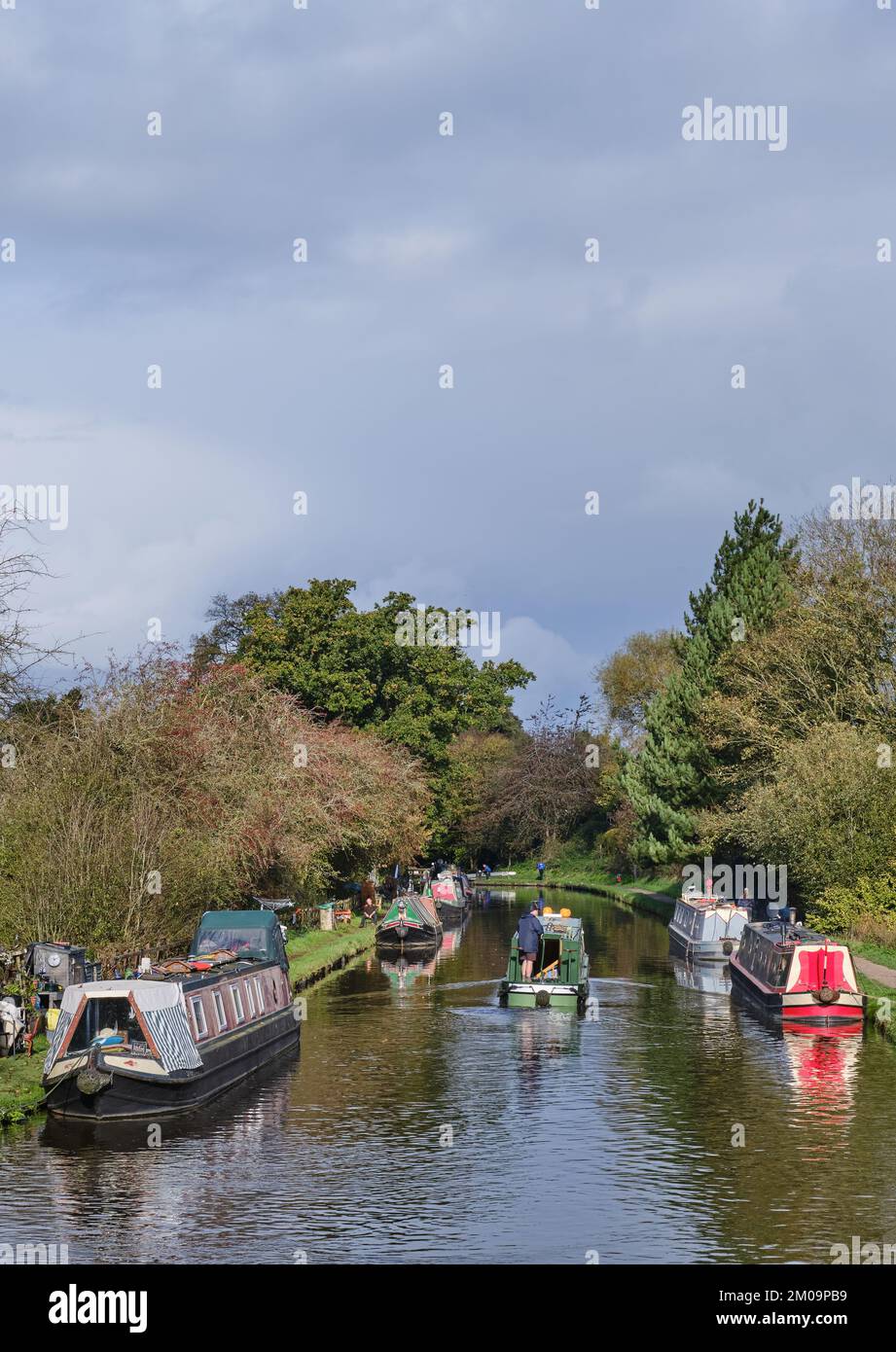 Barche strette sul canale Shropshire Union a Audlem, Cheshire Foto Stock