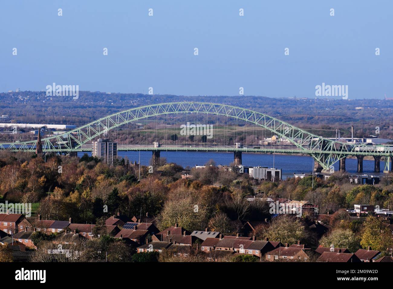Ponte giubilare d'argento sulla Mersey tra Runcorn e Widnes Foto Stock