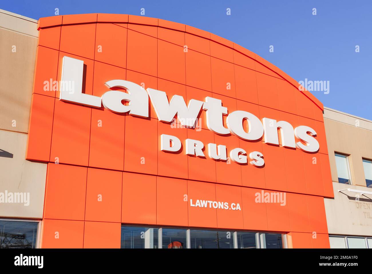 Truro, Canada - 4 dicembre 2022: Lawtons è una catena canadese di negozi di droga di proprietà di Sobeys e ha oltre 67 sedi in tutto il Canada Atlantico. Foto Stock