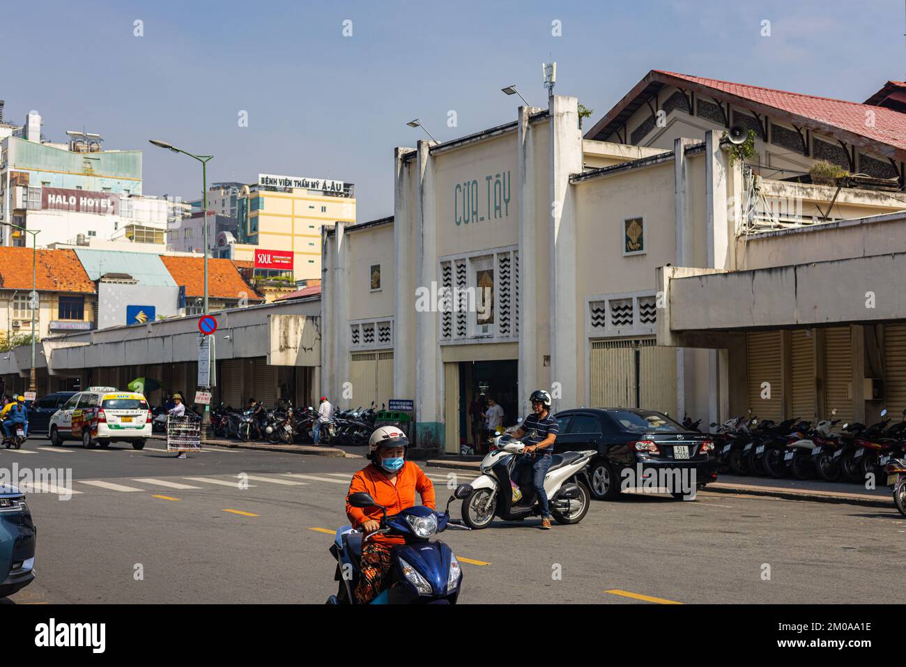 Ho Chi Minh City, Vietnam - 10 novembre 2022: Il mercato di ben Thanh nel distretto 1 di Saigon. Il mercato si trova nel centro del quartiere 1. Ben Foto Stock
