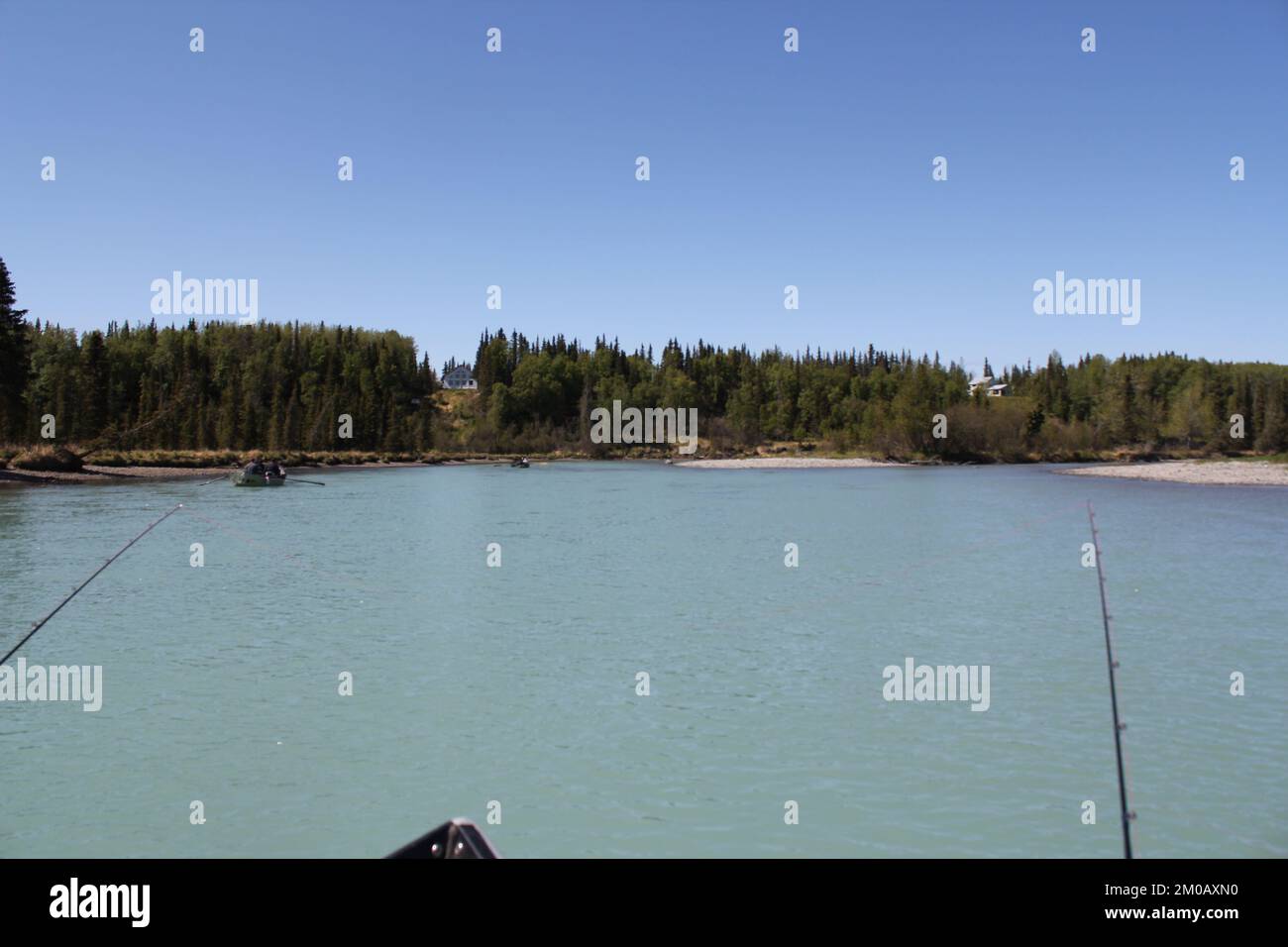 Pesca su un fiume alpino Foto Stock