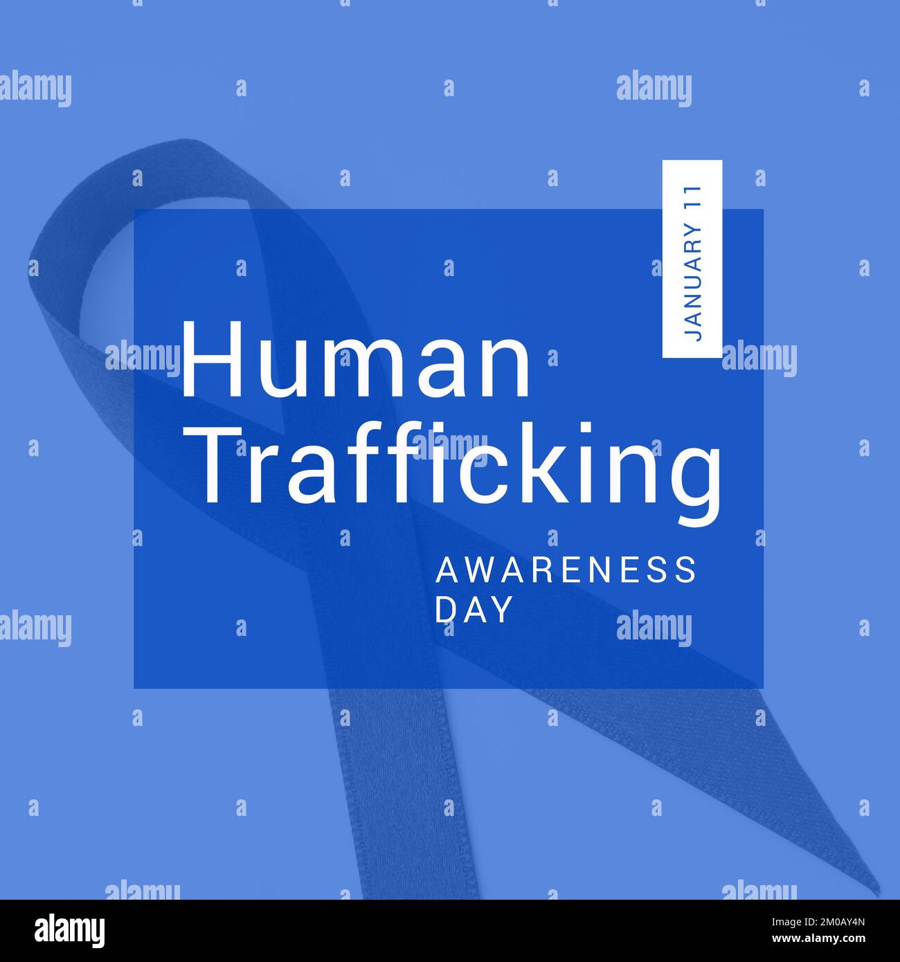 Immagine della giornata di sensibilizzazione sulla tratta di esseri umani su sfondo blu con nastro Foto Stock