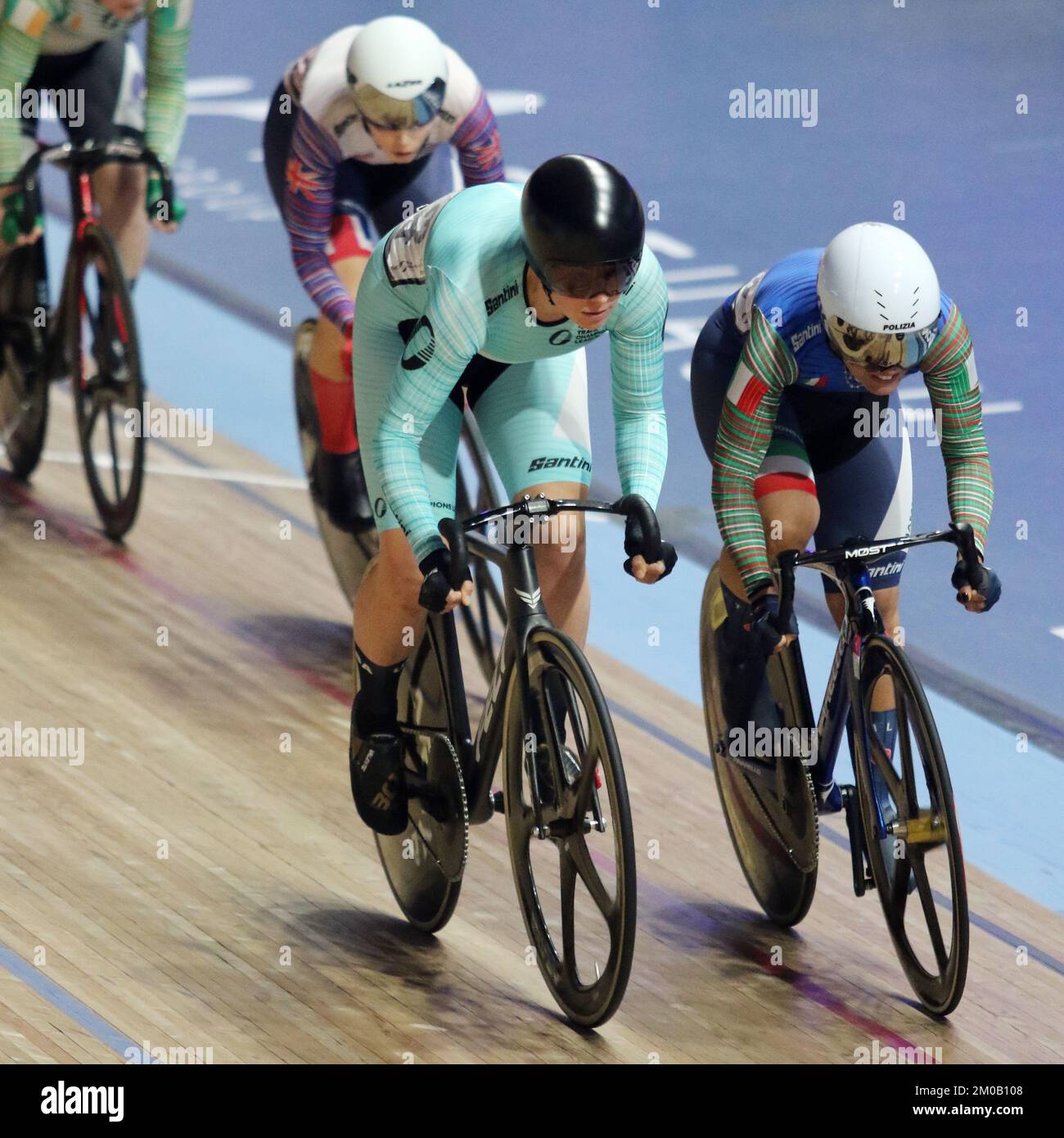 Track Cycling Champions League, Lee Valley Velodrome Londra UK. Jennifer VALENTE (USA) e Maggie COLES-LYSTER (CAN) in The Women's Scratch, 3rd Decem Foto Stock