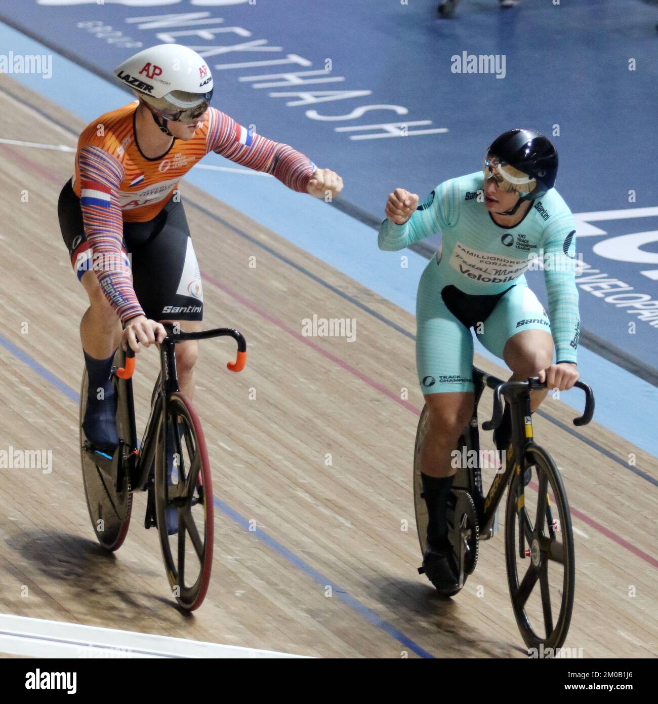 Track Cycling Champions League, Lee Valley Velodrome Londra UK. Matthew RICHARDSON (AUS) e Jeffrey HOOGLAND (NED) Foto Stock
