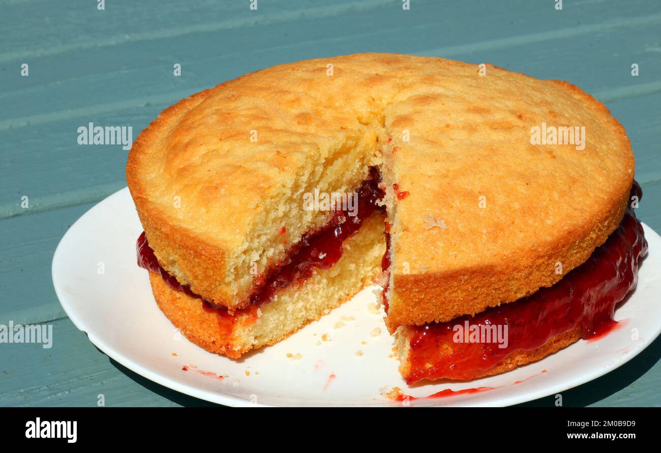 Torta di confettura di fragole Victoria. Torta fatta in casa. Foto Stock