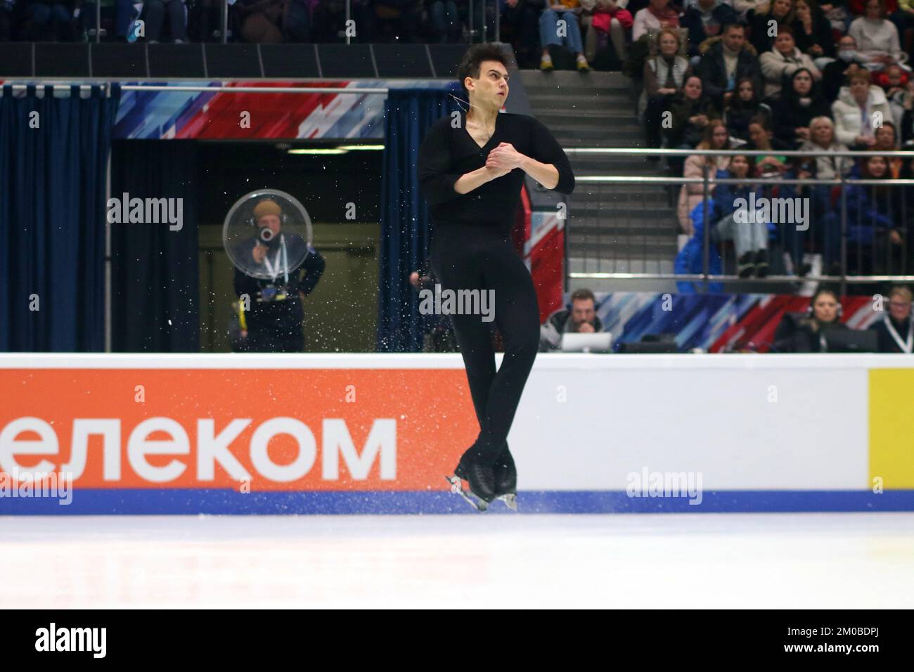 San Pietroburgo, Russia. 04th Dec, 2022. Makar Ignatov si esibisce durante i Campionati di Pattinaggio di figure russe del 2022 al Palazzo dello Sport di Yubileyny. Credit: SOPA Images Limited/Alamy Live News Foto Stock