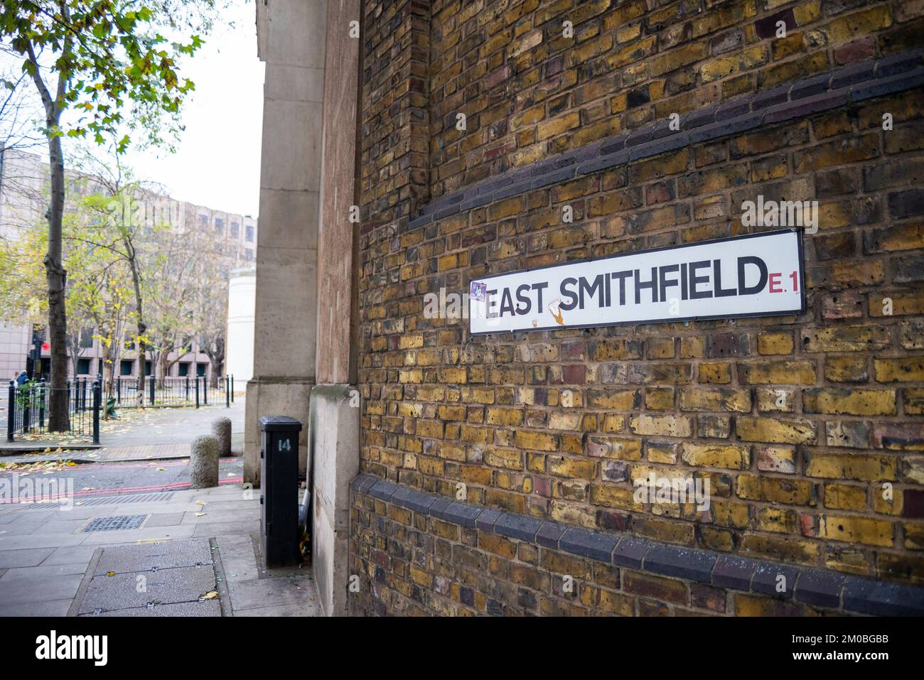 East Smithfield, E1 anni, lato di Royal Mint Court, venduto alla Repubblica popolare Cinese per la loro nuova ambasciata di Londra. Tower Hamlets Foto Stock