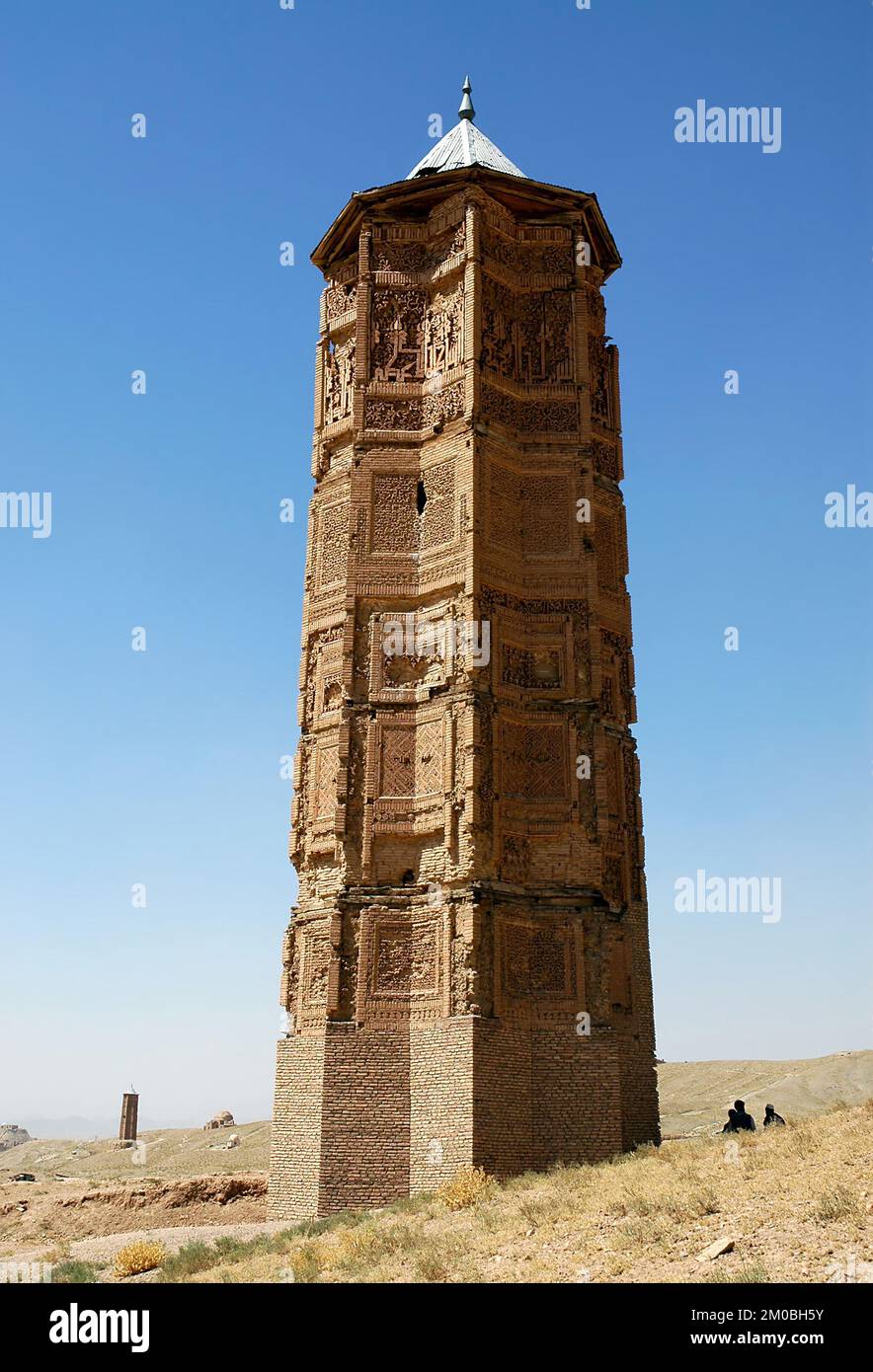 I due minareti antichi a Ghazni in Afghanistan. I minareti Ghazni sono decorati in modo elaborato con motivi geometrici. Foto Stock