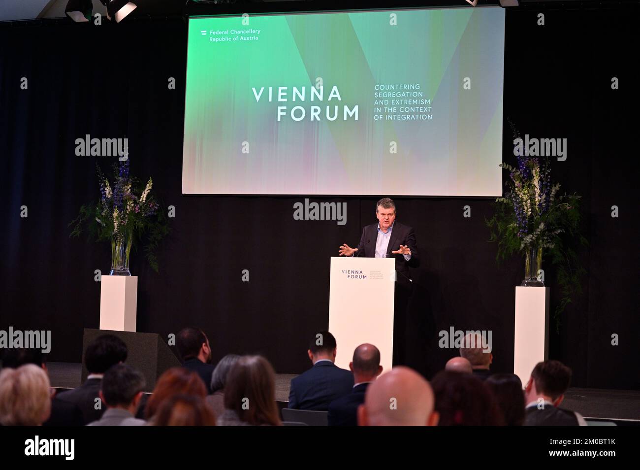 Vienna, Austria. 5th Dec, 2022. Forum di Vienna sulla lotta contro la segregazione e l'estremismo nel contesto dell'integrazione" a Ovalhalle nel quartiere dei musei con Bart Somers, Vice primo ministro del governo fiammingo e Ministro fiammingo della coesistenza e della pubblica amministrazione in Belgio Foto Stock