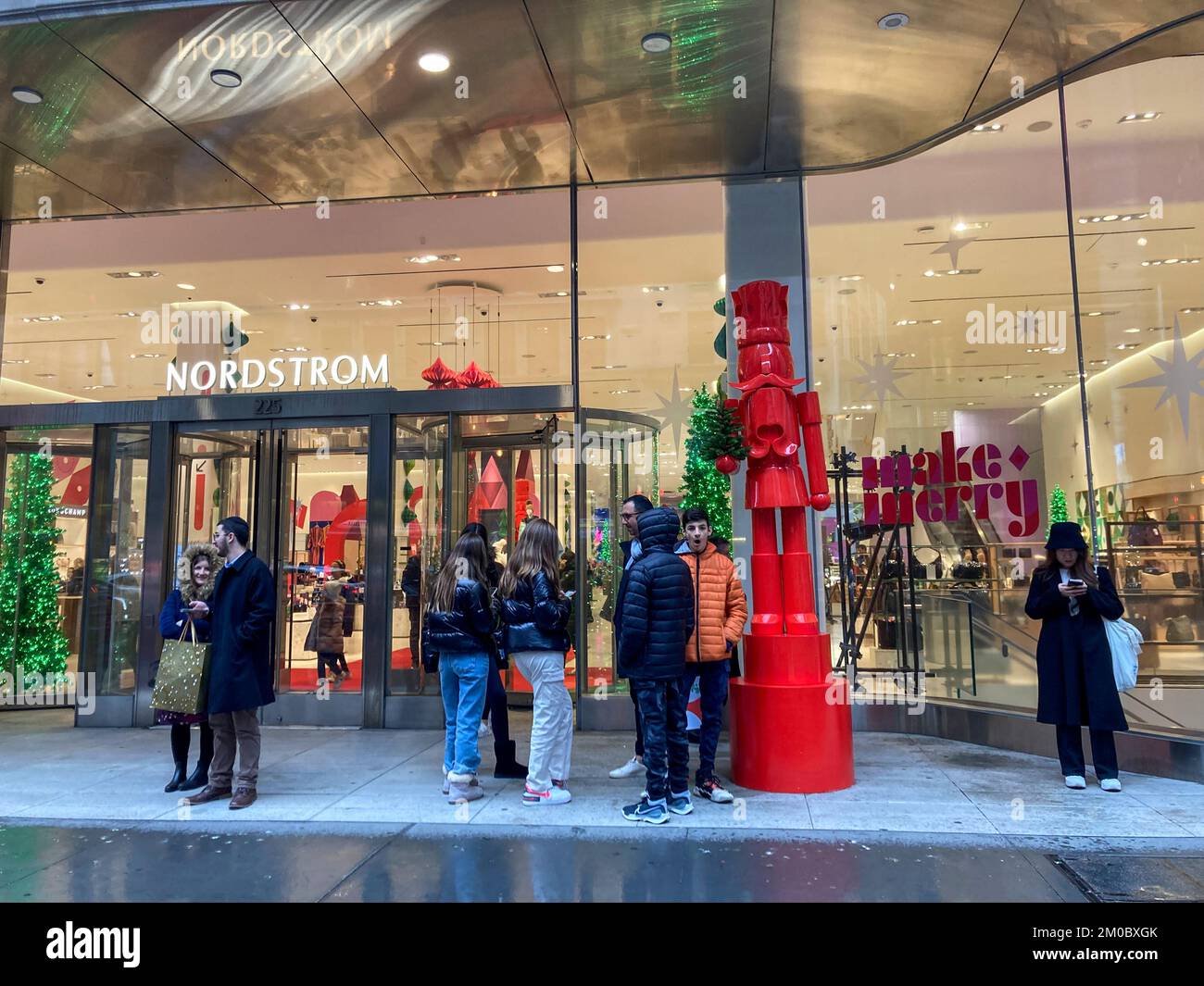 Nordstrom grande magazzino a New York decorato per Natale Domenica, 27 novembre 2022. (© Frances M. Roberts) Foto Stock