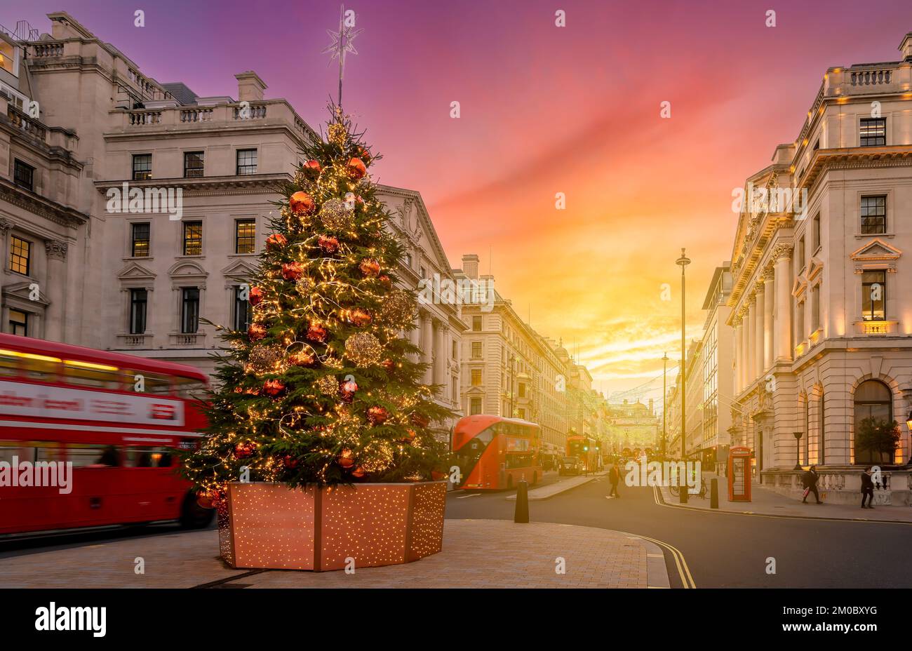 Londra, Regno Unito - 23 novembre 2022: Albero di Natale nel centro di Londra, Inghilterra Foto Stock