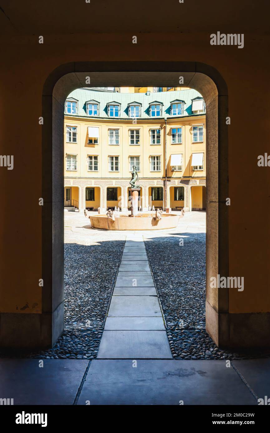 Brantingtorget è il cortile della chancery House annex, che funge da piazza pubblica in Gamla Stan, la città vecchia nel centro di Stoccolma, Swe Foto Stock