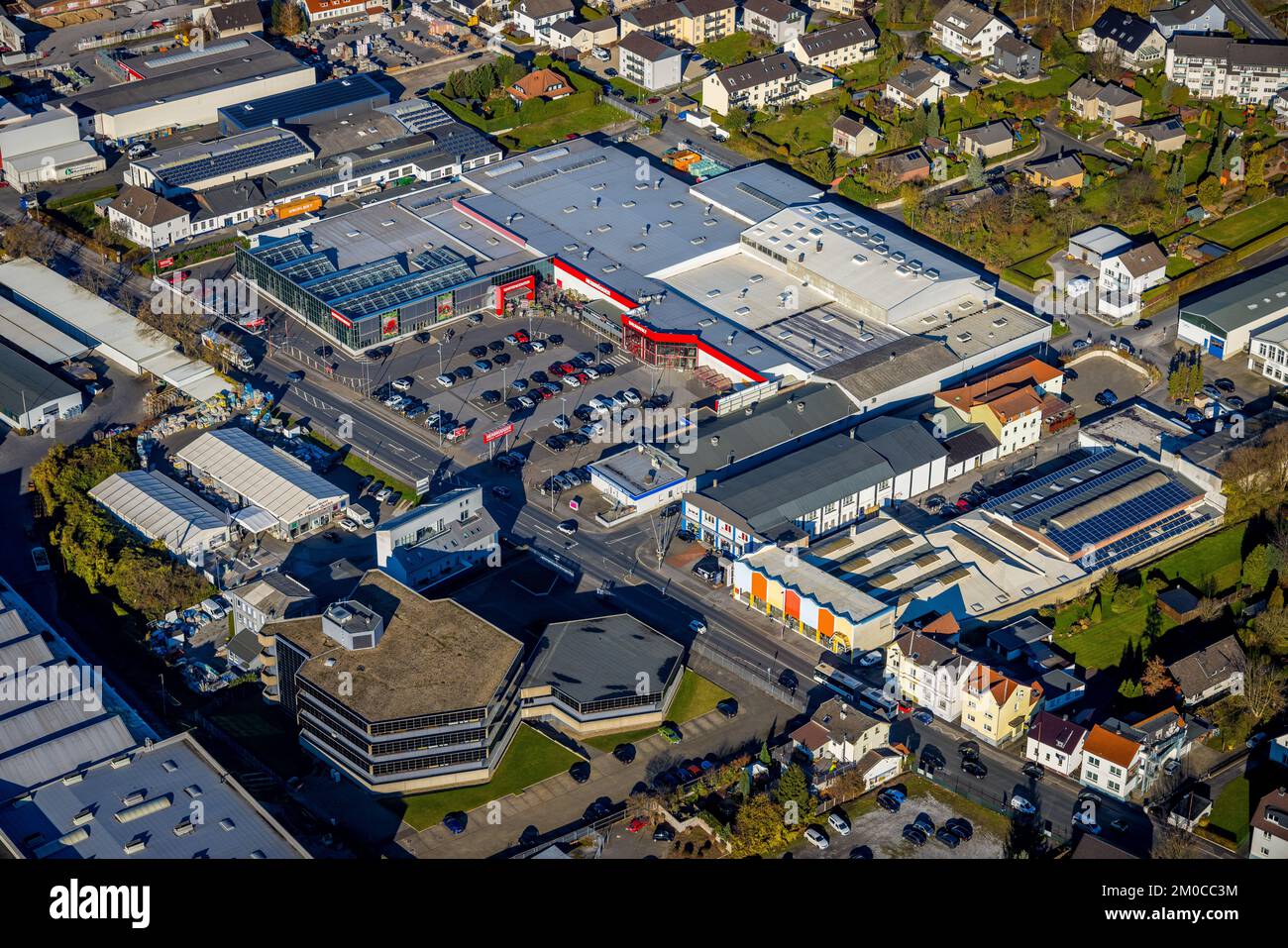 Veduta aerea, giardino centrale HERBRÜGGER negozio fai-da-te a Menden, Sauerland, Renania settentrionale-Vestfalia, Germania, DE, Europa, imprese commerciali, commerciali Foto Stock