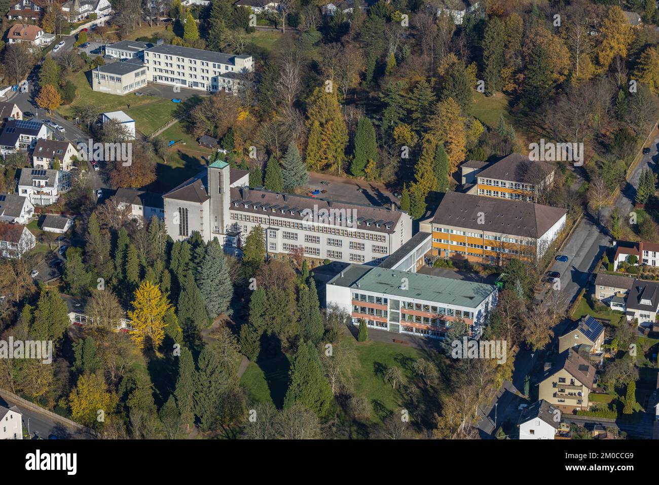 Veduta aerea, Walburgisgymnasium e Walburgisrealschule a Menden, Sauerland, Renania settentrionale-Vestfalia, Germania, Istruzione, Istituzione educativa, DE, Foto Stock