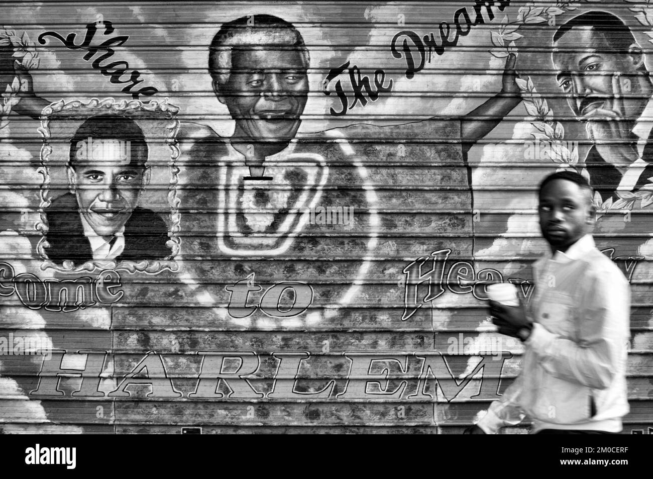 Graffiti Obama e Martin Luther King dipinse all'ombra di un'istituzione di Harlem. Manhattan, New York, Stati Uniti Foto Stock