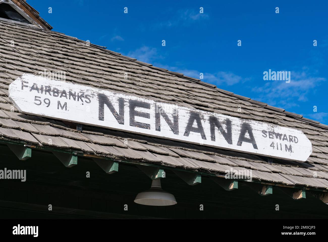 Nenana, AK - 28 agosto 2022: Cartello presso la vecchia stazione ferroviaria di Nenana nel villaggio di Nenana Foto Stock
