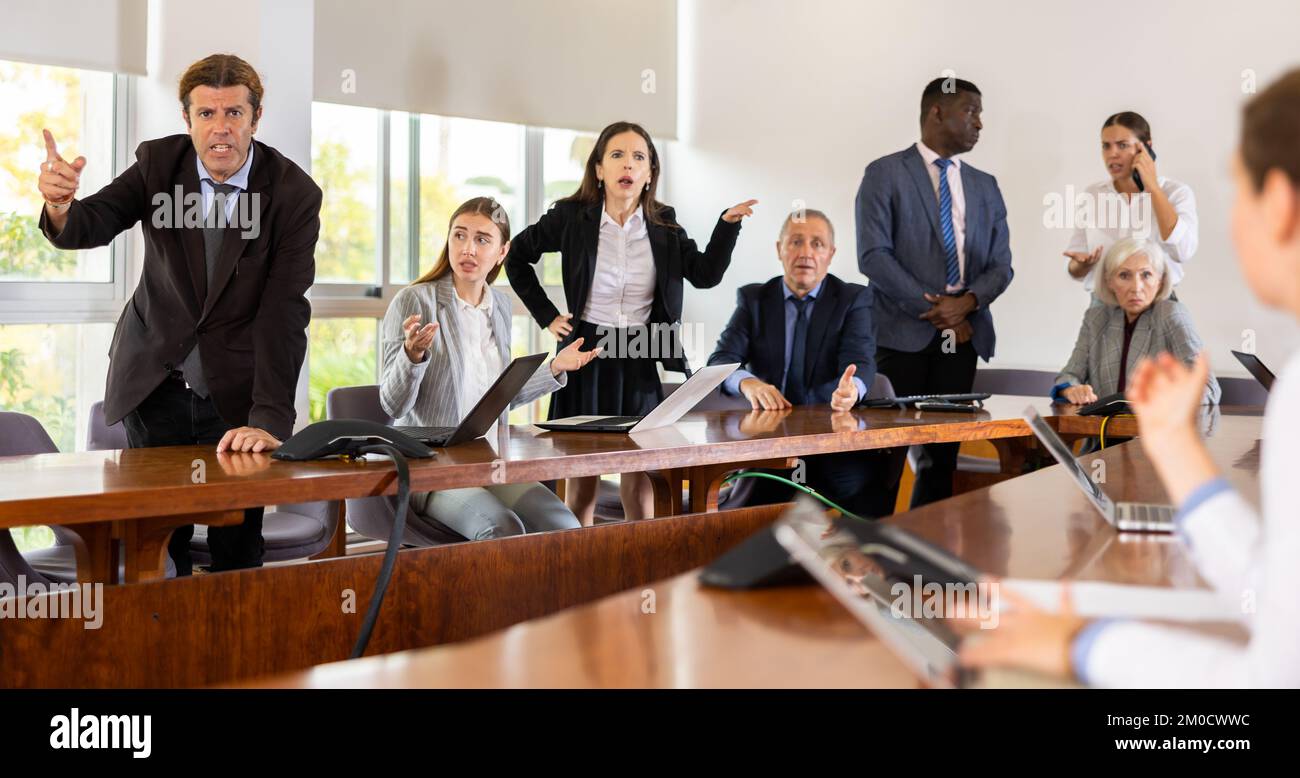 Gruppo di persone aziendali che hanno litigato Foto Stock