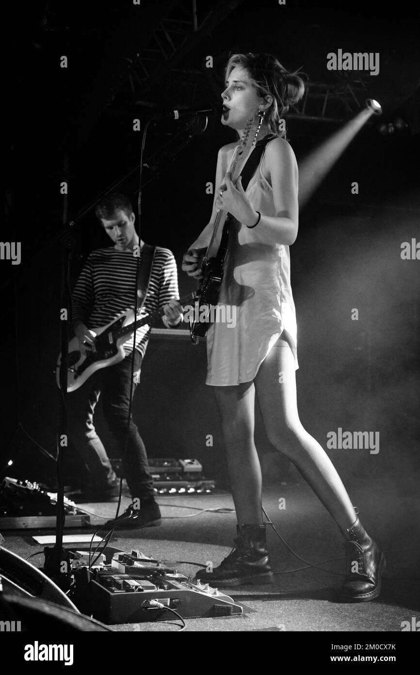 Wolf Alice live in concerto a Stoccolma, Debaser Strand, Stoccolma, 20 gennaio 2018 - Ellie Roswell, voce e chitarra Foto Stock