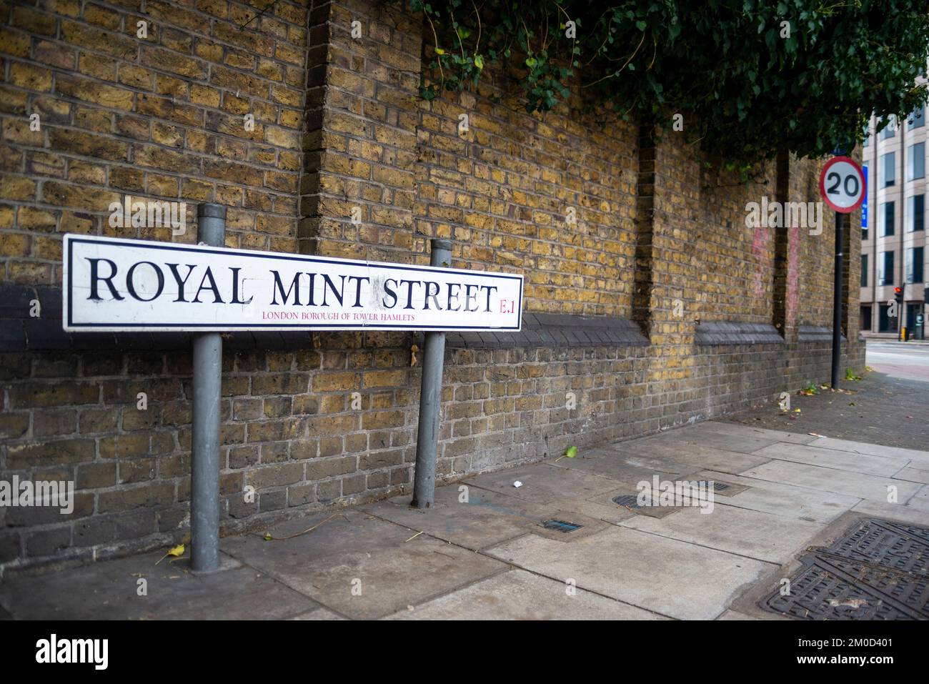 Royal Mint Street, insieme a Royal Mint Court, ha venduto alla Repubblica popolare Cinese per la sua nuova ambasciata di Londra. Tower Hamlets Foto Stock