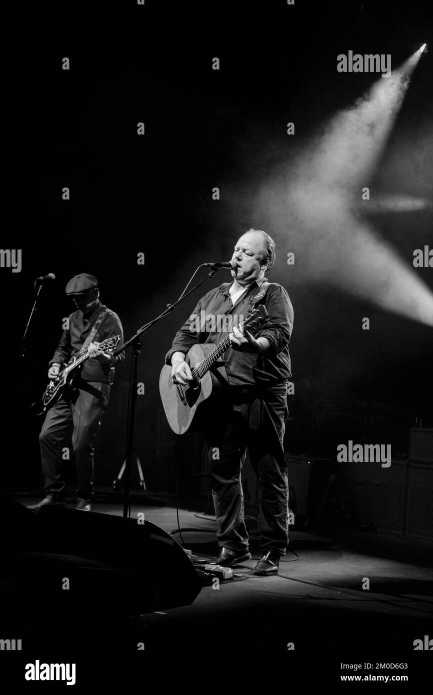 I Pixies live in concerto a Stoccolma - Joey Santiago (chitarra) e Black Francis (chitarra e voce) si esibiscono dal vivo con la loro band The Pixies al Cirkus di Stoccolma, 30 settembre 2019 Foto Stock
