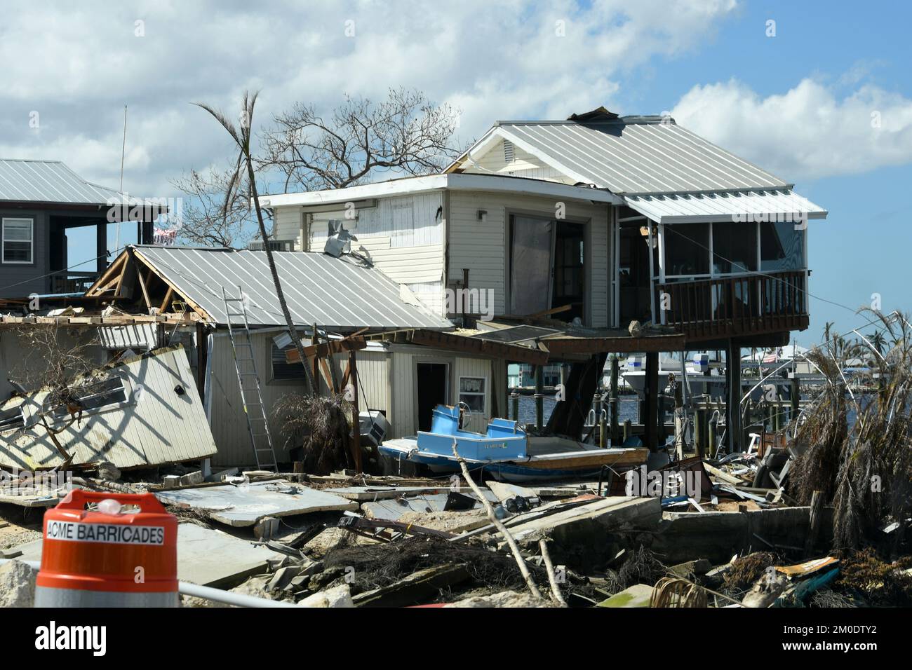 Matlacha, FL, USA--29 ottobre 2022--i resti della distruzione dell'uragano Ian è visto attraverso l'area. Jocelyn Augustino/FEMA Foto Stock