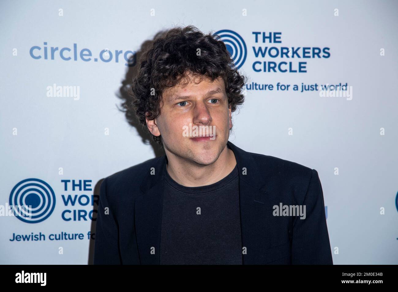 NEW YORK, NEW YORK - DICEMBRE 05: Jesse Eisenberg partecipa al 2022 Workers Circle Benefit a Tribeca 360 il 05 Dicembre 2022 a New York City. Foto Stock