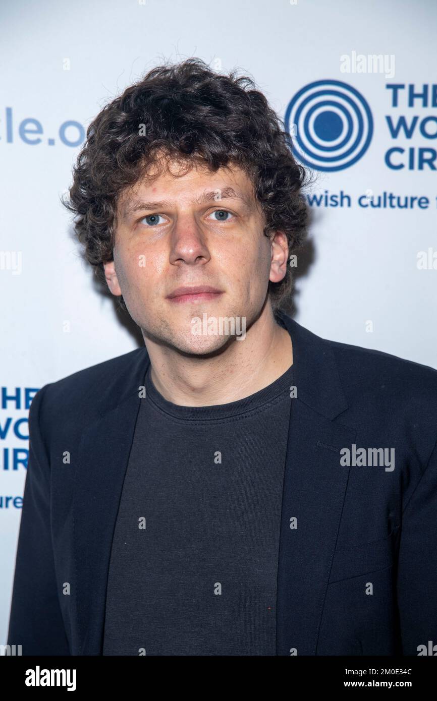 NEW YORK, NEW YORK - DICEMBRE 05: Jesse Eisenberg partecipa al 2022 Workers Circle Benefit a Tribeca 360 il 05 Dicembre 2022 a New York City. Foto Stock