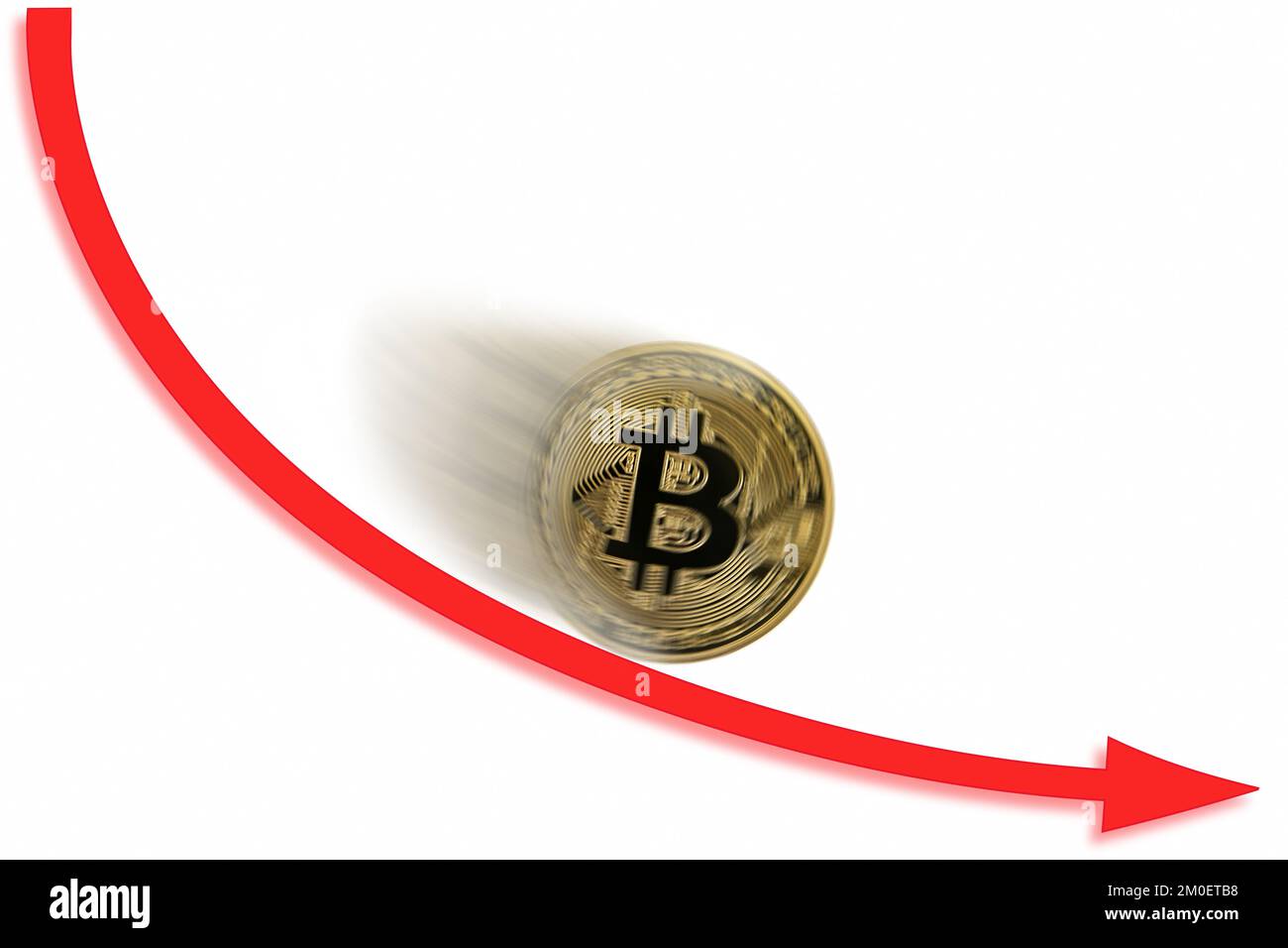La moneta Bitcoin scorre verso il basso lungo la freccia che simboleggia la cattiva performance del prezzo come illustrazione rappresentata in 3D Foto Stock