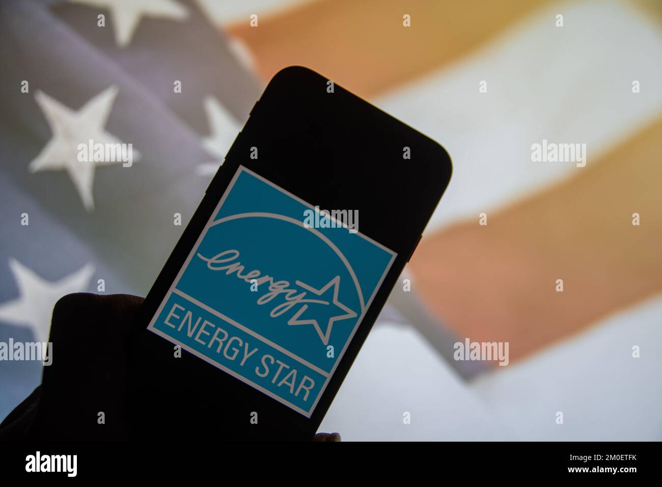 Rheinbach, Germania 5 dicembre 2022, l'etichetta ecologica statunitense per i dispositivi a risparmio energetico "Energy Star" sul display di uno smartphone Foto Stock