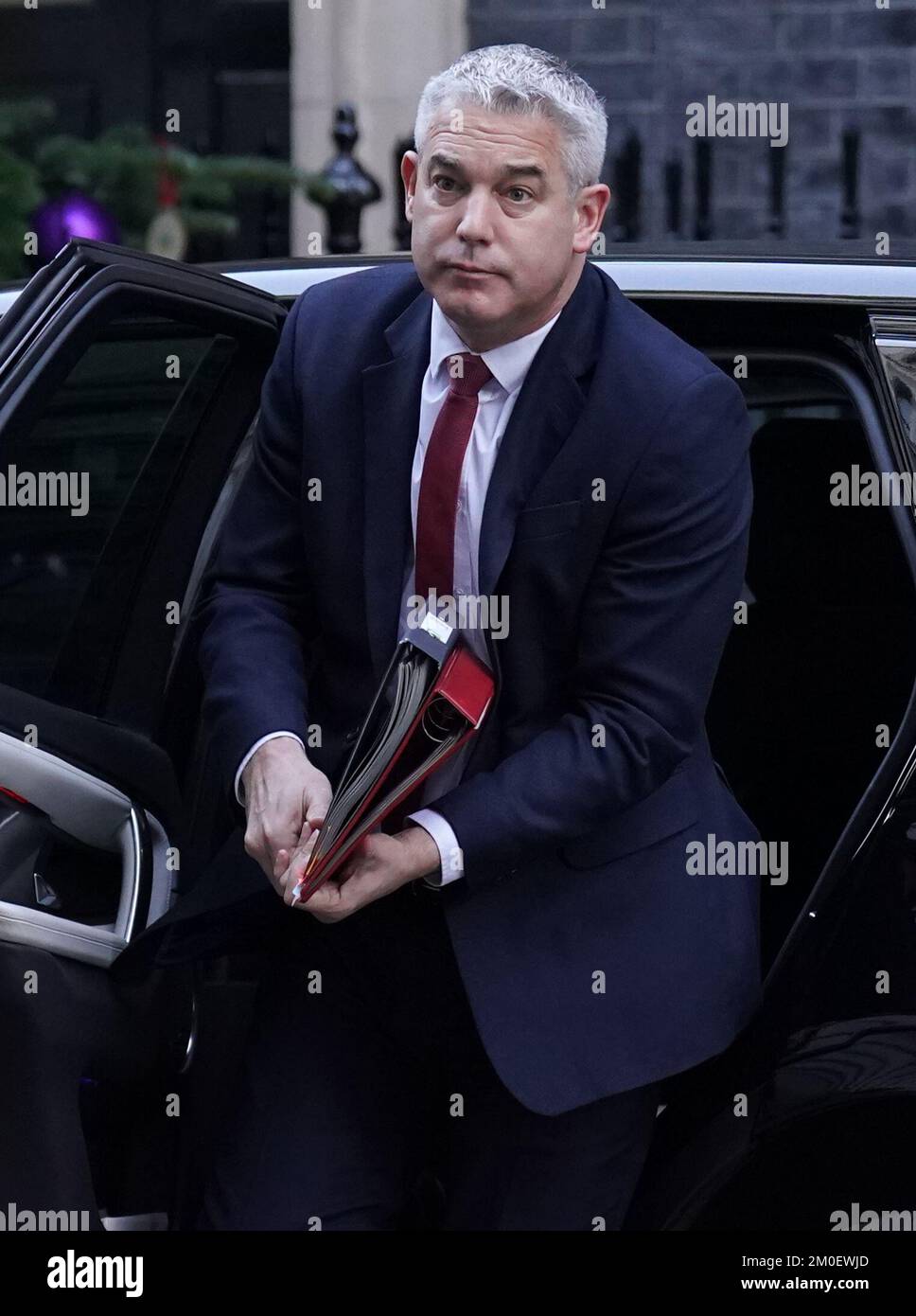 Il Segretario della Salute Steve Barclay arriva a Downing Street, Londra, in vista di una riunione del Gabinetto. Data immagine: Martedì 6 dicembre 2022. Foto Stock