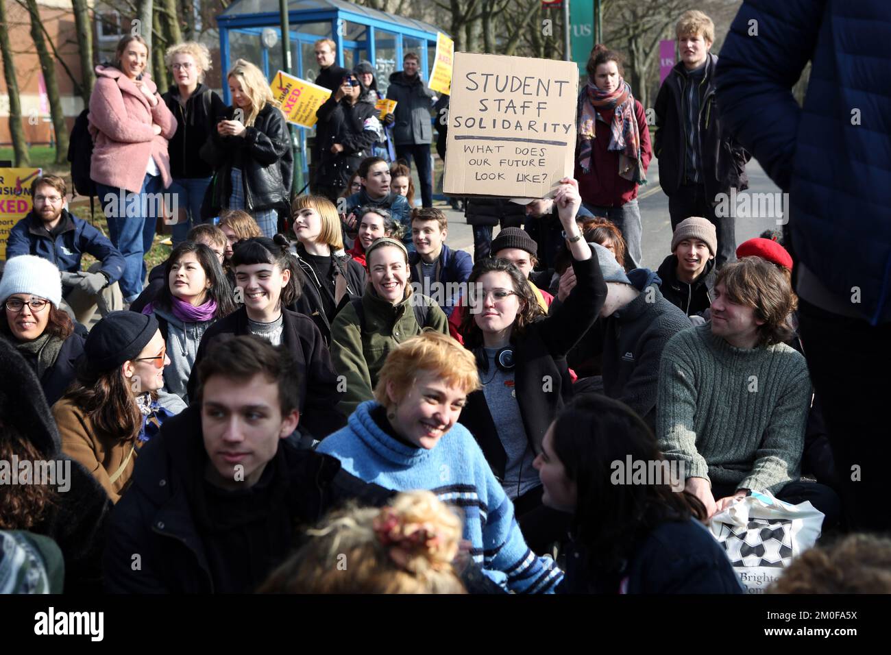 La protesta degli studenti si siede a uno sciopero di picket presso l'Università del Sussex a Falmer, vicino a Brighton. Foto Stock