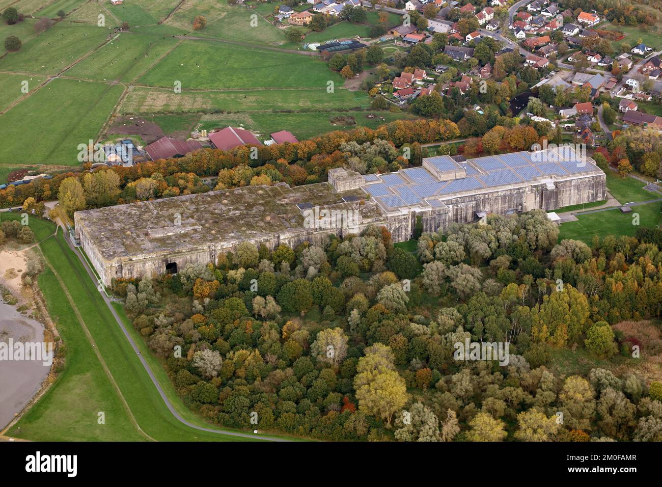 Veduta aerea delle penne sottomarine Valentin, 28.10.2022, Germania, Brema Foto Stock